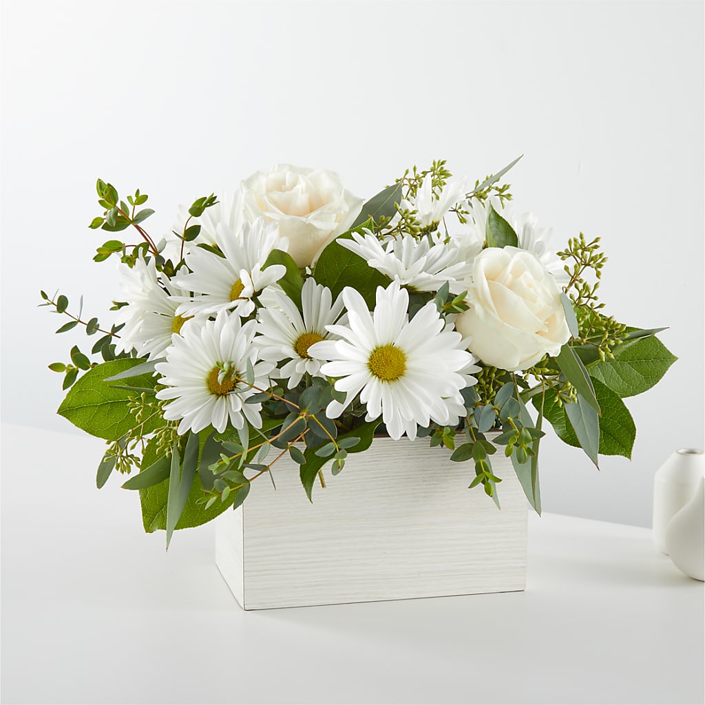 Fresh Linen Box Bouquet – COUNTRY PEDDLER FLORAL & GIFT, Savanna IL