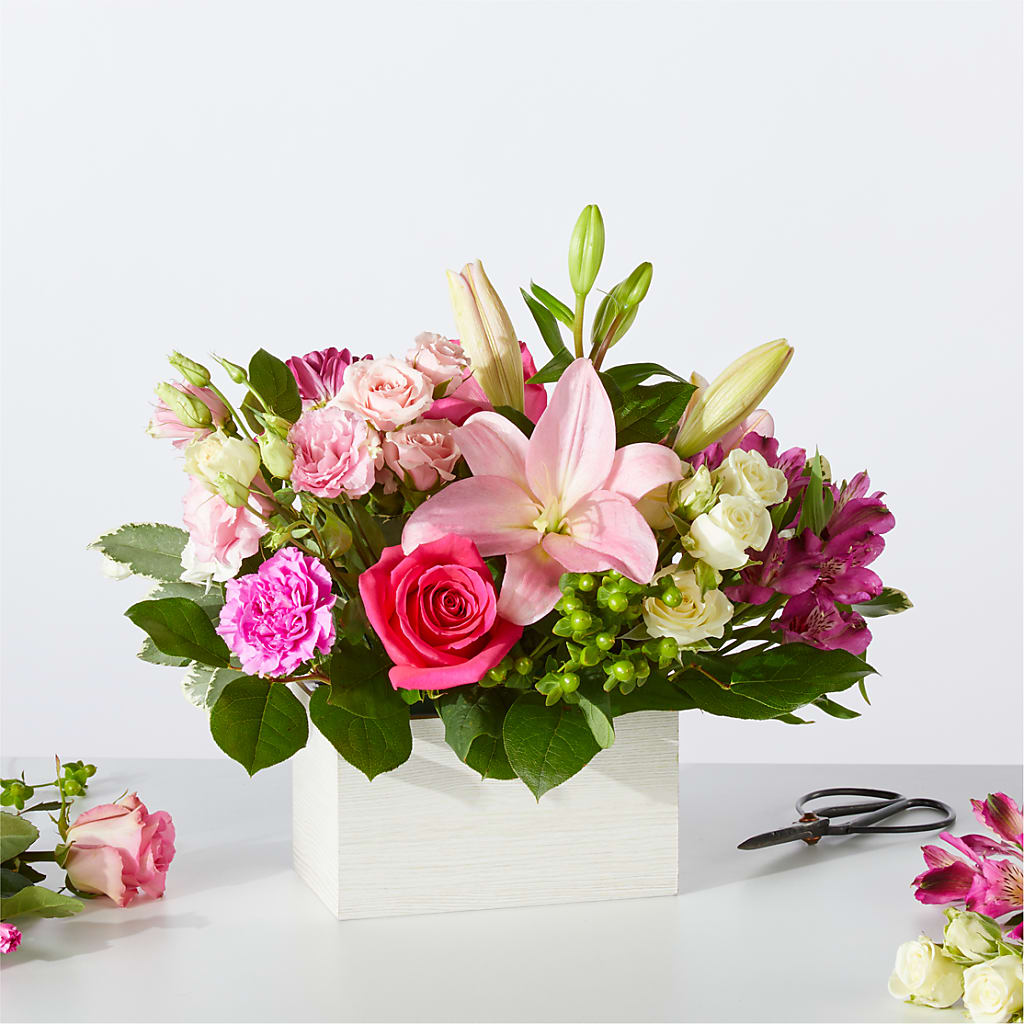 Sweetberry Box – A Florist Original – COUNTRY PEDDLER FLORAL & GIFT, Savanna IL
