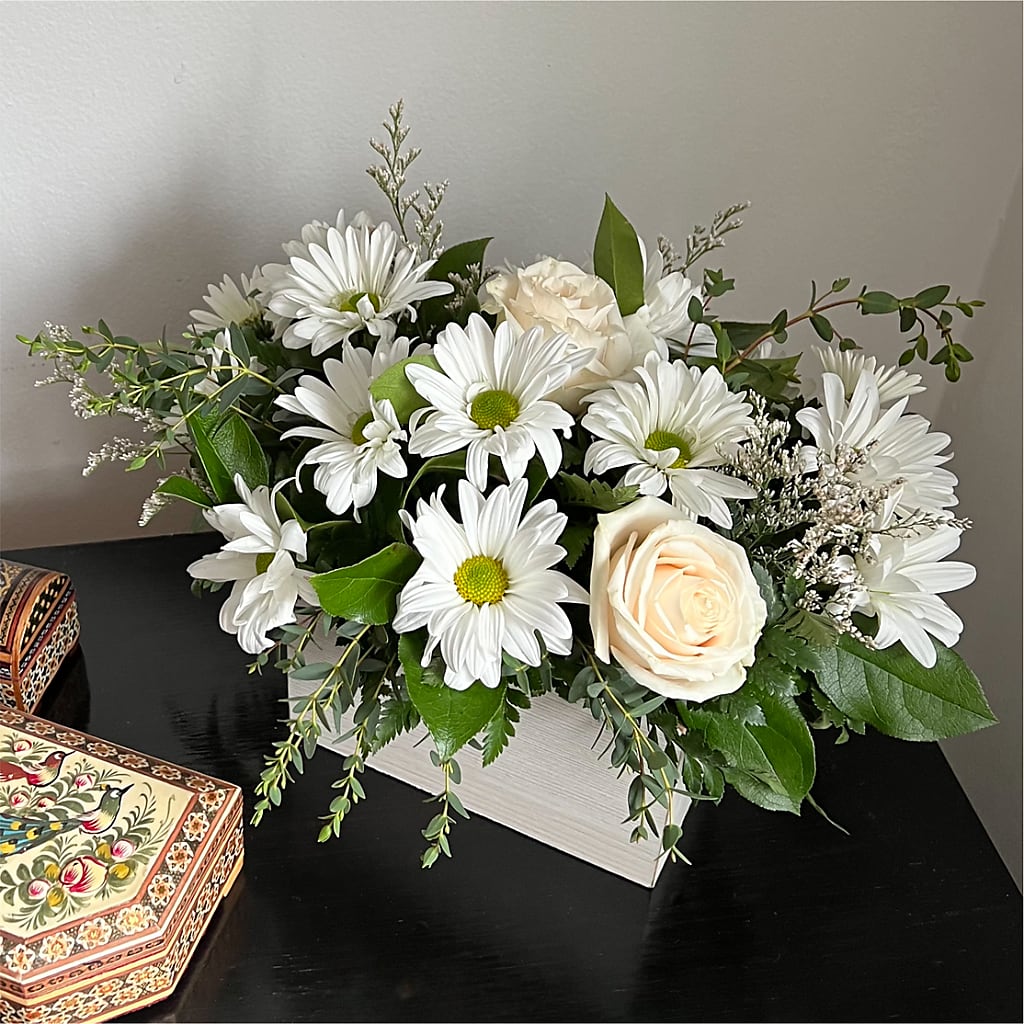 Fresh Linen Box Bouquet – COUNTRY PEDDLER FLORAL & GIFT, Savanna IL