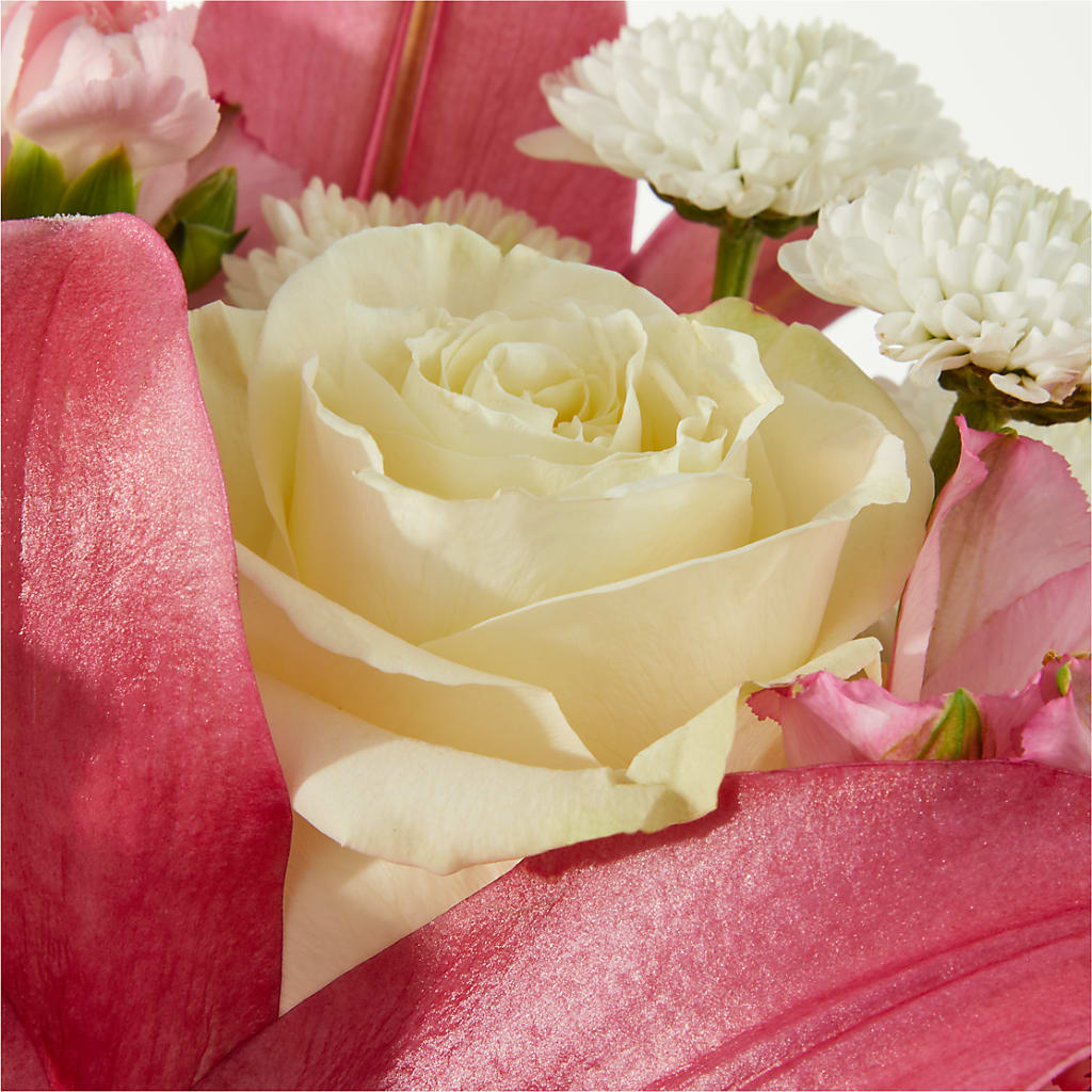 Piece of Cake Bouquet – COUNTRY PEDDLER FLORAL & GIFT, Savanna IL